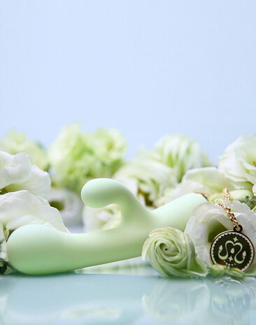 ZALO ZALO Ichigo – luxury vibrator with 24K gold & app control ZALO ZALO Ichigo – luxury vibrator with 24K gold & app control