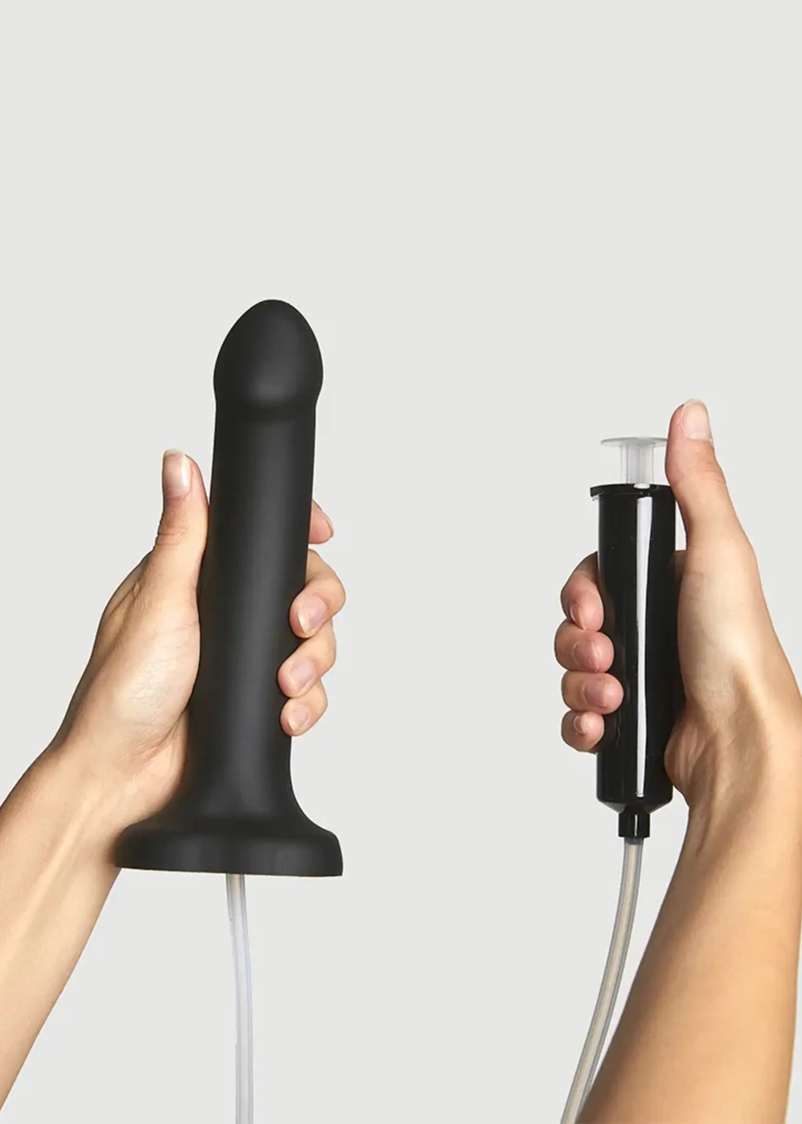 Strap-On-Me Realistische dildo met spuitfunctie – Maat L – Zwart