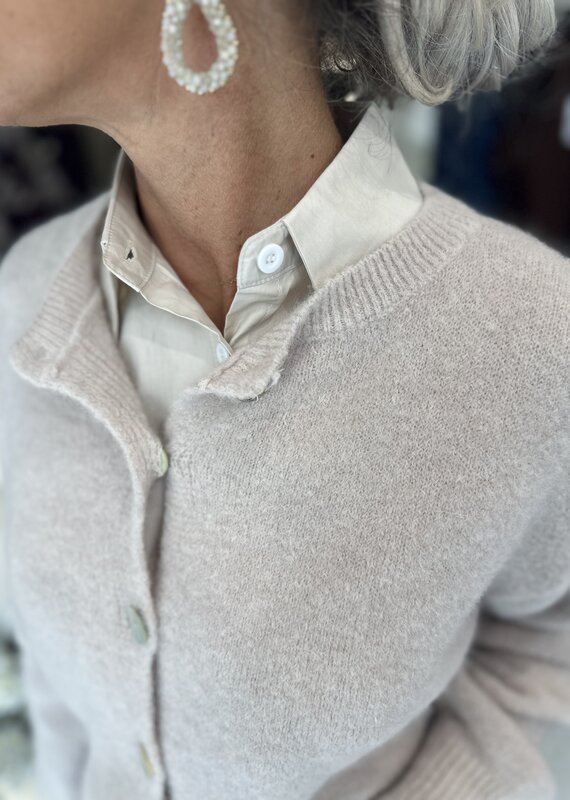 Plain beige collar