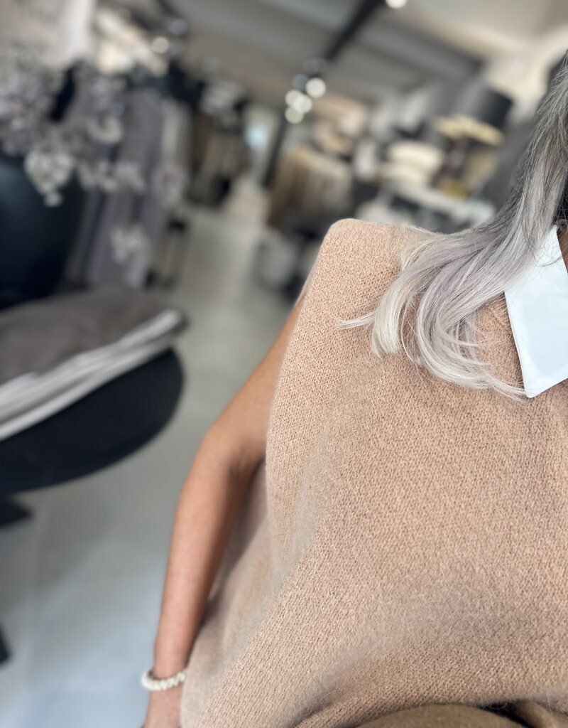 Mouwloze top Saffy Camel