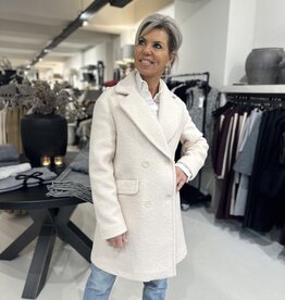 Rinascimento Mason Mantel Creme