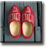 Fridge magnet, Red clogs