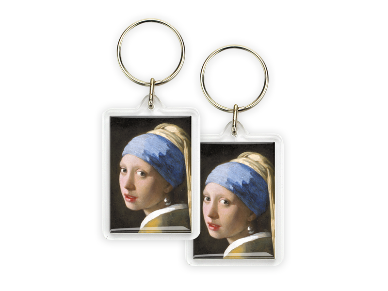 Porte-clés, fille avec une boucle d'oreille perle
