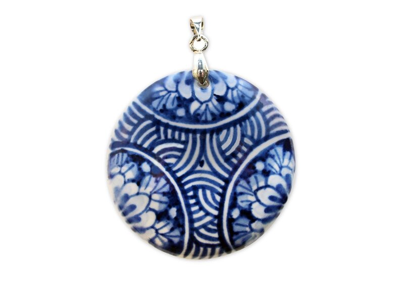 Medallion, Delft blue porcelain, round