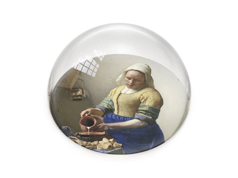 Glas konvexer Briefbeschwerer, Vermeer,  Das Milchmädchen