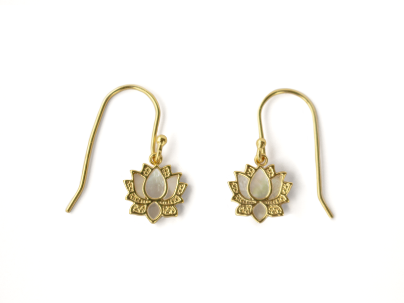 Pendientes bañados en oro con Nenúfar, Claude Monet