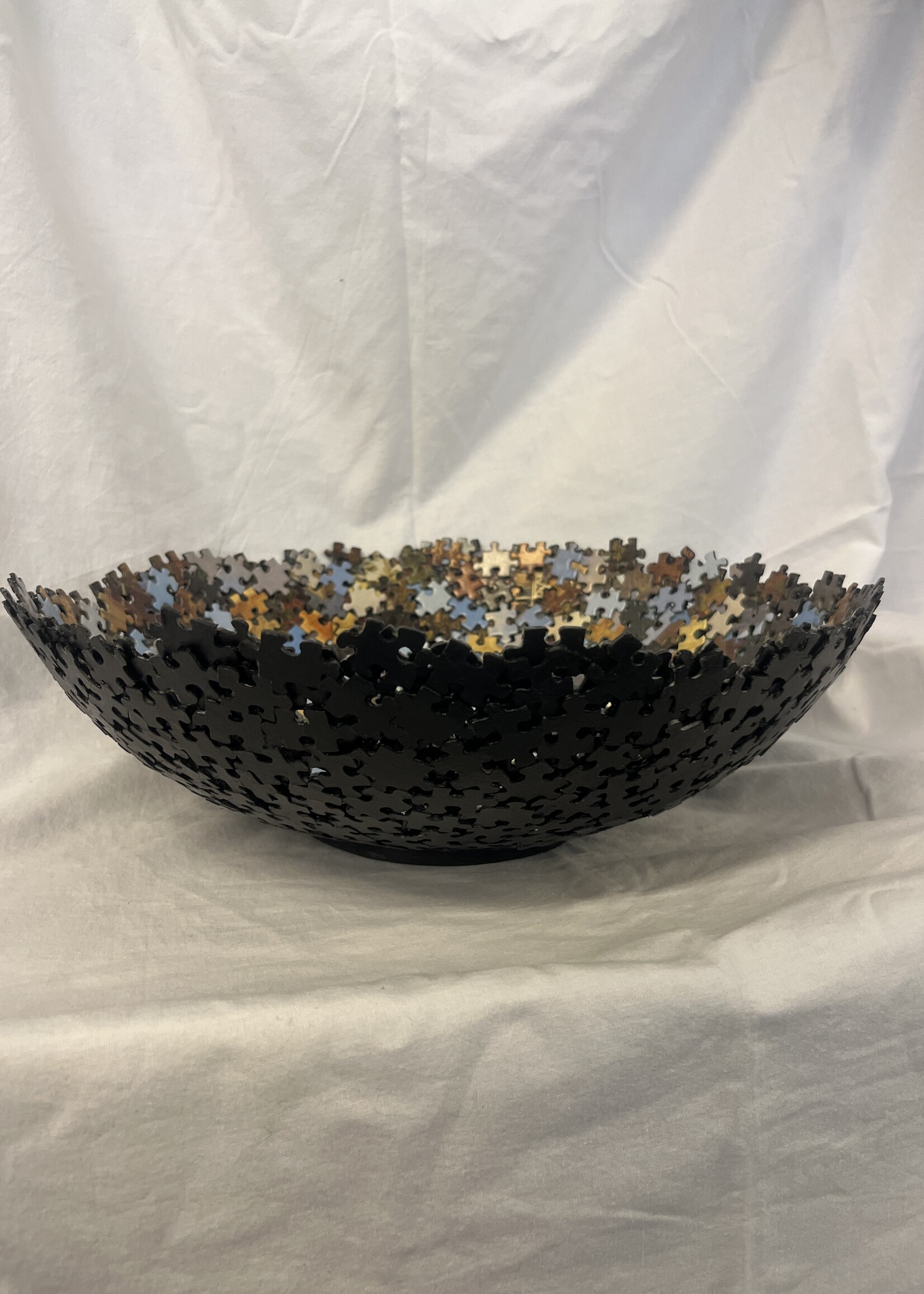 Schaal gemaakt van puzzelstukjes