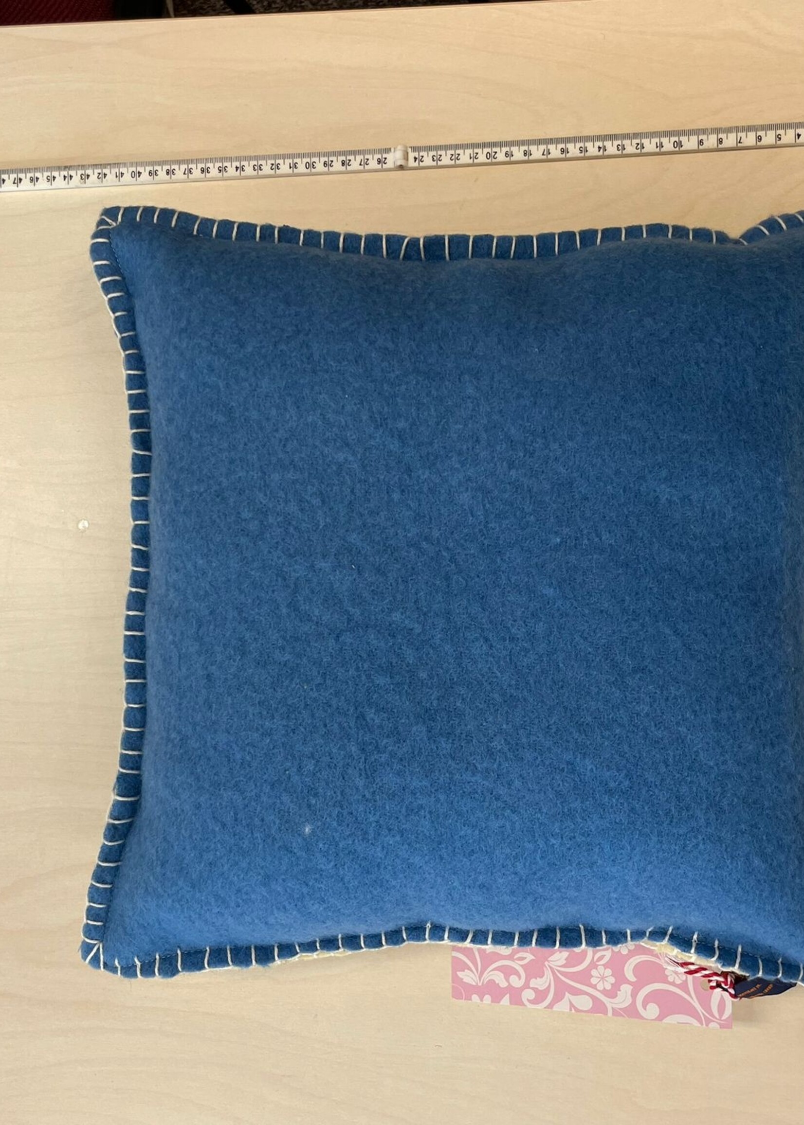 Gekleurde kussen van gerecycled materiaal