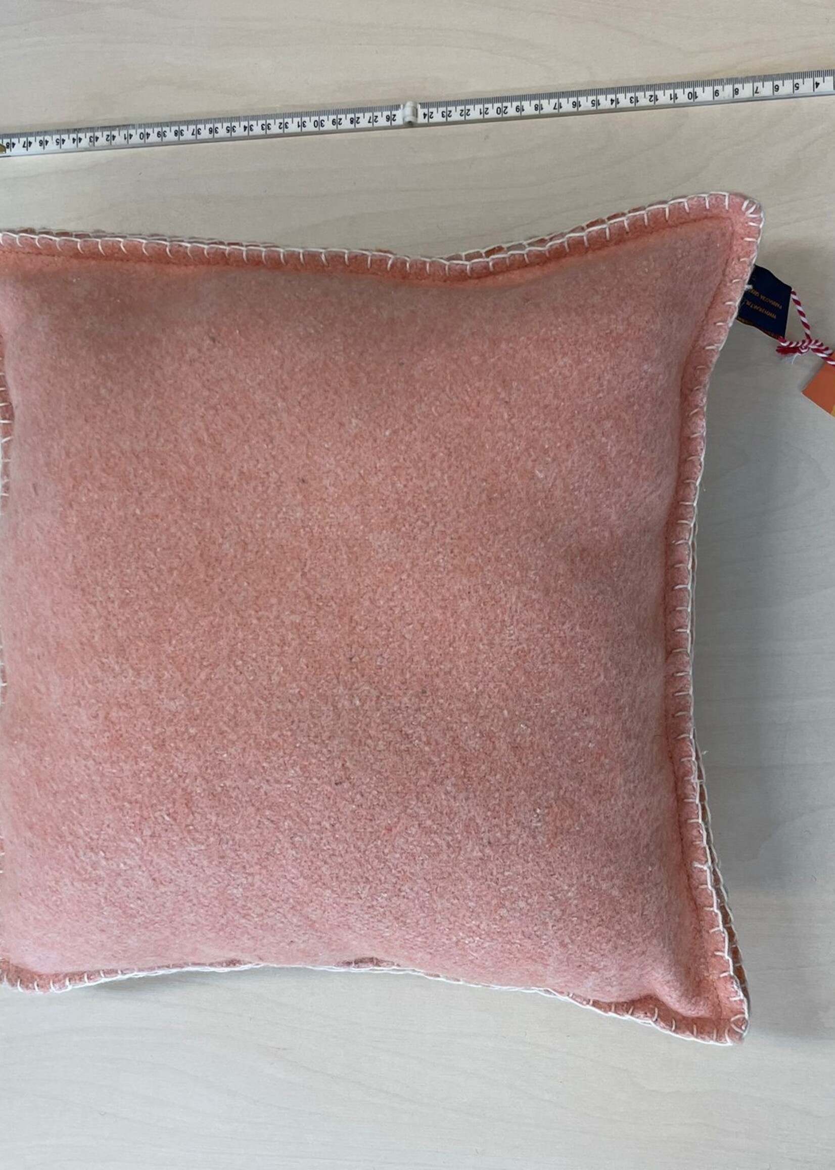 Gekleurde kussen van gerecycled materiaal