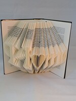 Gevouwen boek van "I love me"