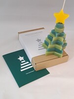 kaars kerstboompje in verzenddoos