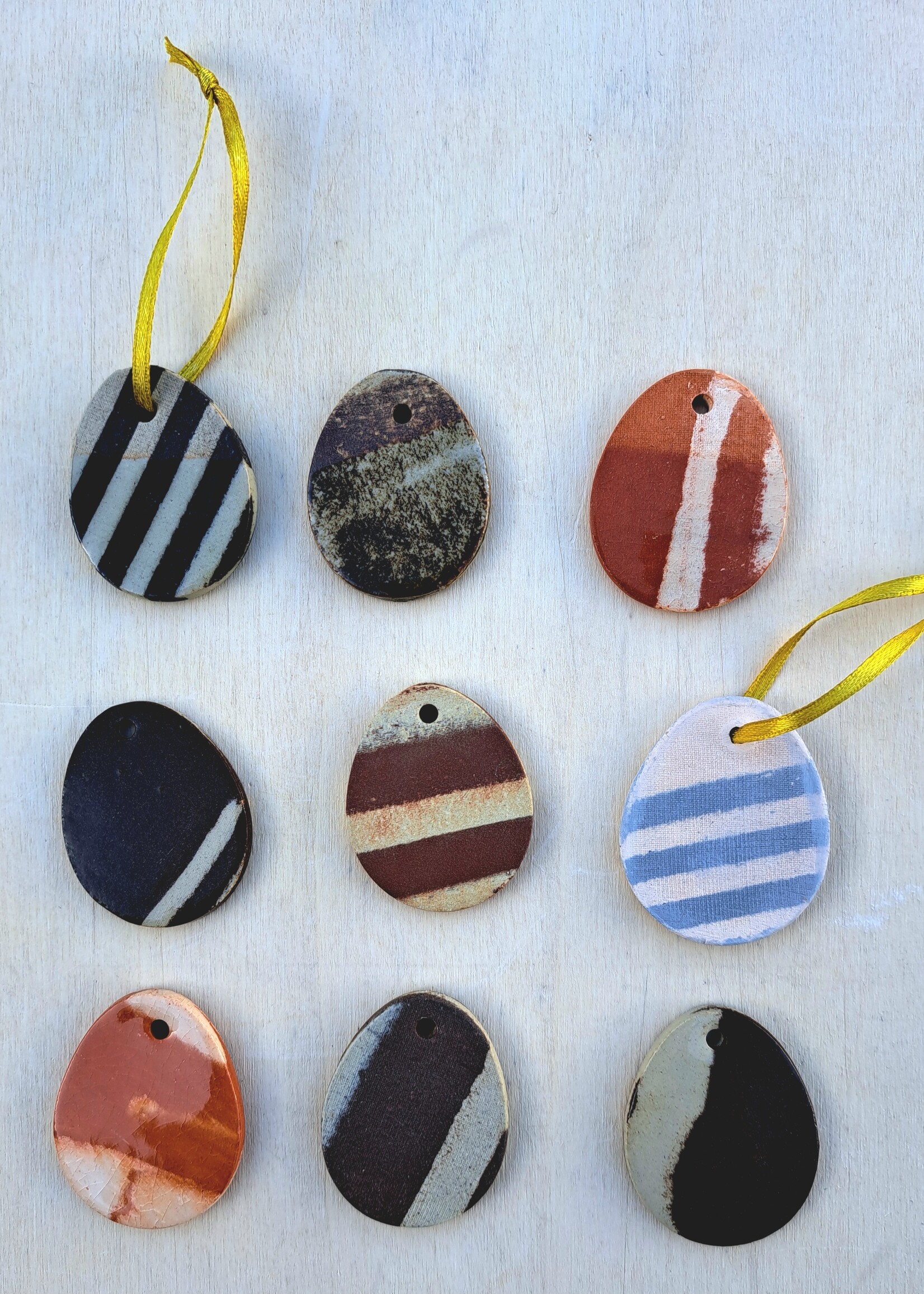 maakstudio keramieken paashangers eivormig in Nerikomi techniek