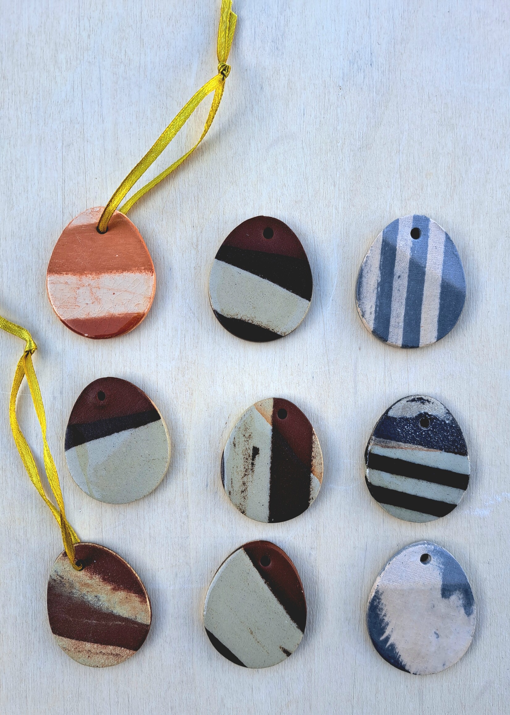 maakstudio keramieken paashangers eivormig in Nerikomi techniek