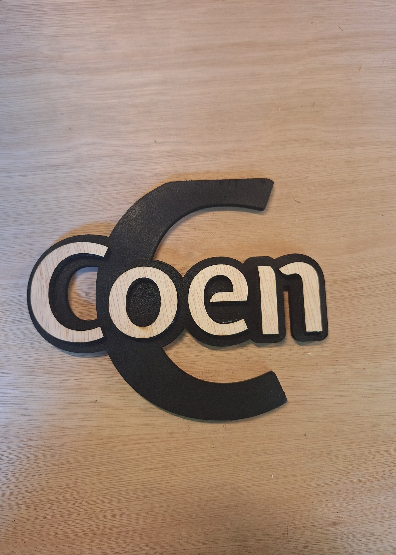 Houten gepersonaliseerd naambordje in diverse kleuren en maten