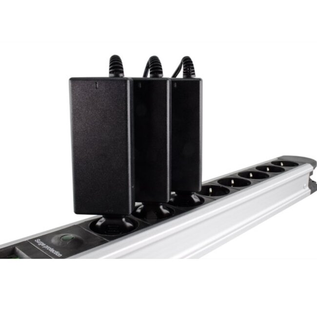 C13 - CEE 7/7 Stromadapter / Schwarz