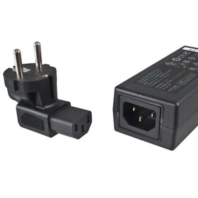 C13 - CEE 7/7 Winkelstromadapter / Schwarz