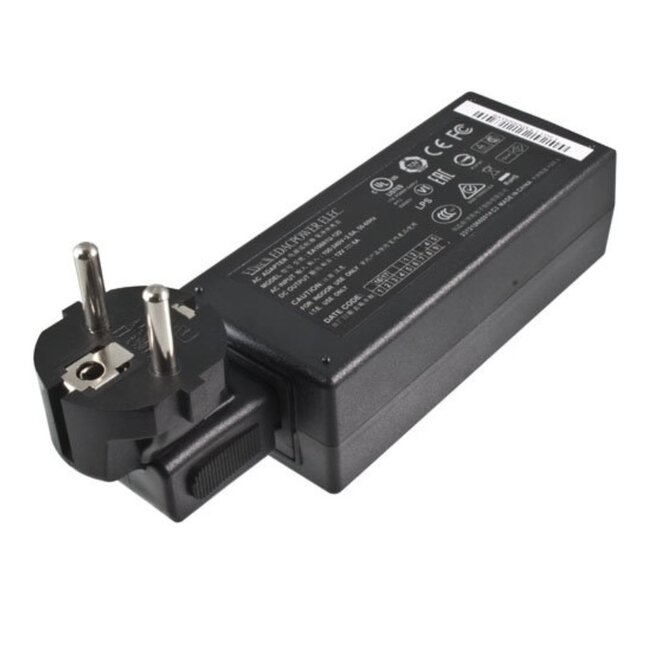 C13 - CEE 7/7 Winkelstromadapter / Schwarz