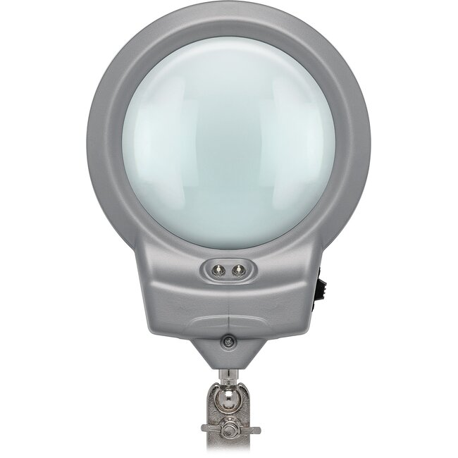 3. Hand mit LED-Lupe, Halter und Schwamm