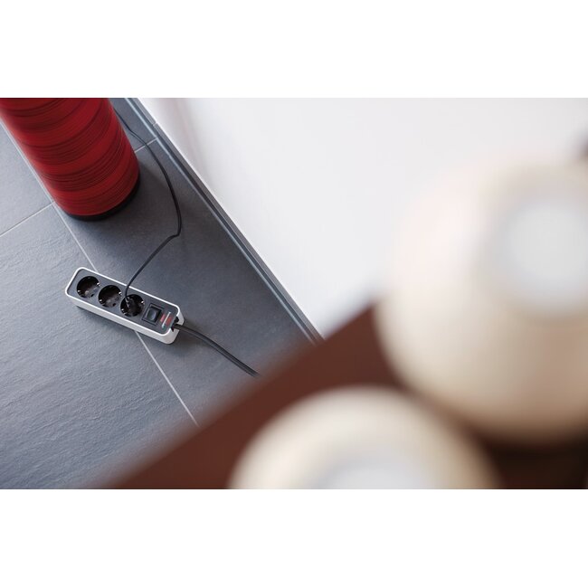 Brennenstuhl Ecolor Steckdosenleiste 3-fach mit Schalter, 1,5 m, Schwarz/Weiß