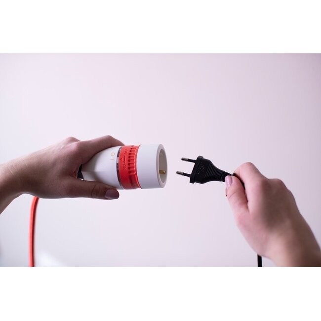 Brennenstuhl CEE 7/7 - CEE 7/3 Verlängerungskabel mit Drehschalter und Nylonmantel - 3x1,5mm² - Rot - 5m