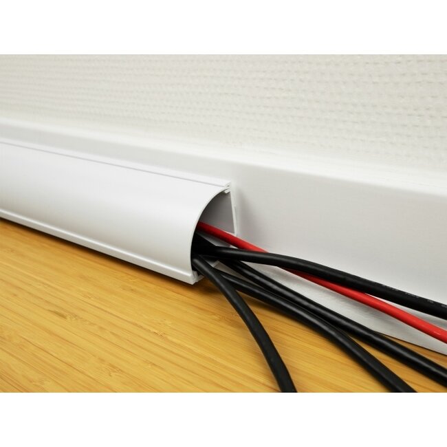 Kunststoff-Kabelkanal für Eckmontage mit selbstklebendem Streifen - 100 x 5,6 cm / Weiß