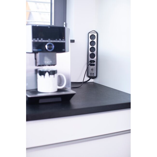 Brennenstuhl Estilo Winkel-Steckdosenleiste 6-fach (4+2) mit 2x USB, Schwarz/Edelstahl - 2m