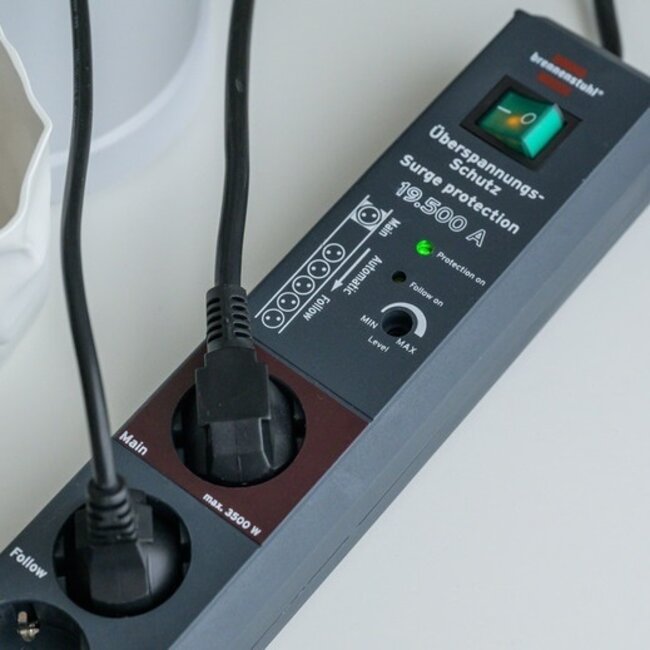 Brennenstuhl Secure-Tec Master/Slave Steckdosenleiste 6-fach mit Überspannungsschutz, 3m, schwarz