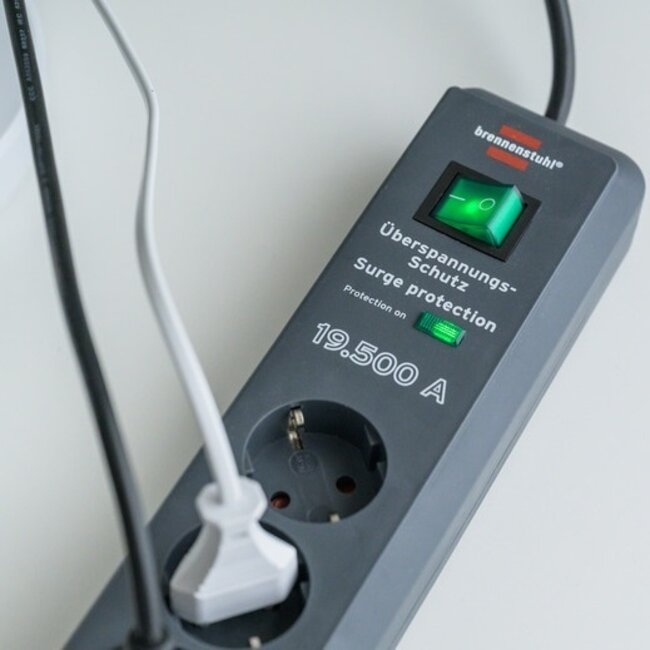 Brennenstuhl Secure-Tec Steckdosenleiste 6-fach mit Überspannungsschutz, 2 m, schwarz