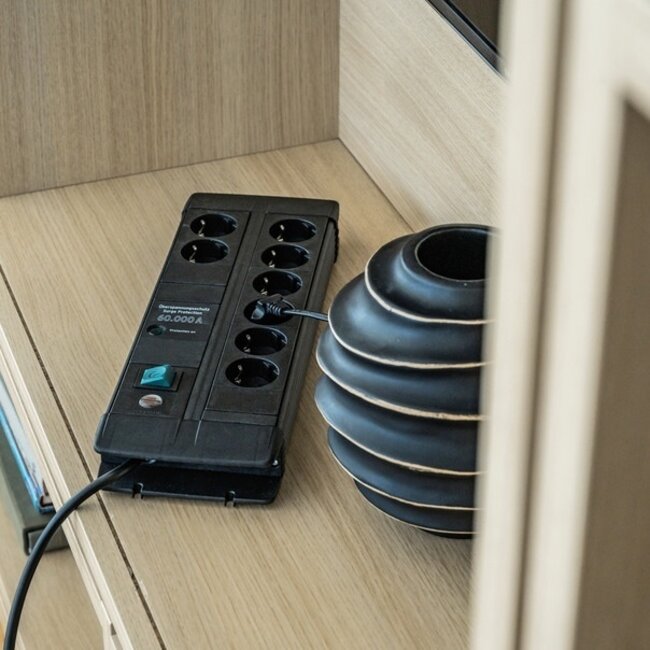 Brennenstuhl Premium-Line Steckdosenleiste 8-fach mit Überspannungsschutz, 3m, schwarz