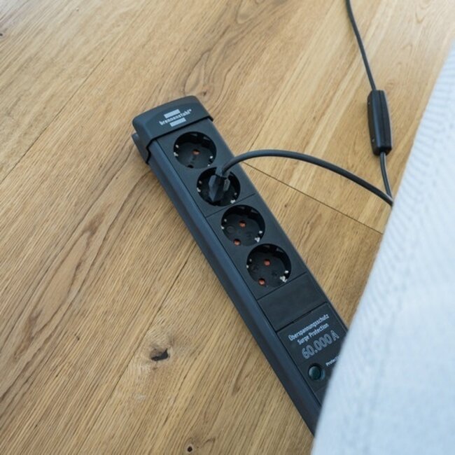 Brennenstuhl Premium-Line Steckdosenleiste 4-fach mit Überspannungsschutz, 1,8 m, schwarz