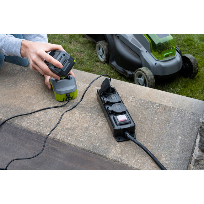 Brennenstuhl IP44 Outdoor-Steckdosenleiste | 3-fach | Schalter | 2 Meter