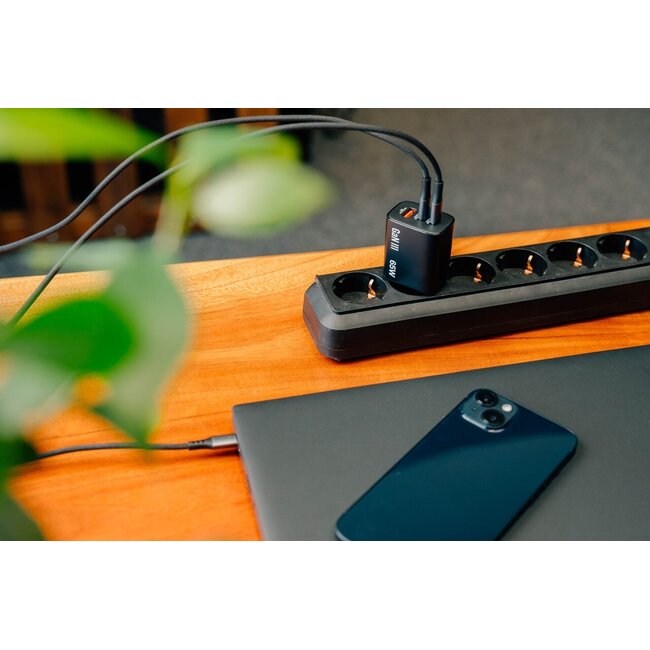 Verbatim USB-Ladegerät | 2x USB-C PD & 1x USB-A QC | GaN | 65W | Schwarz