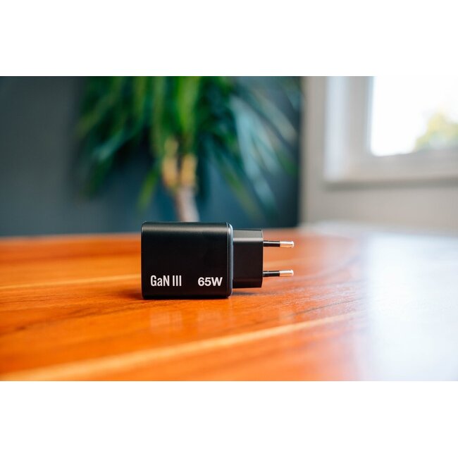Verbatim USB-Ladegerät | 2x USB-C PD & 1x USB-A QC | GaN | 65W | Schwarz