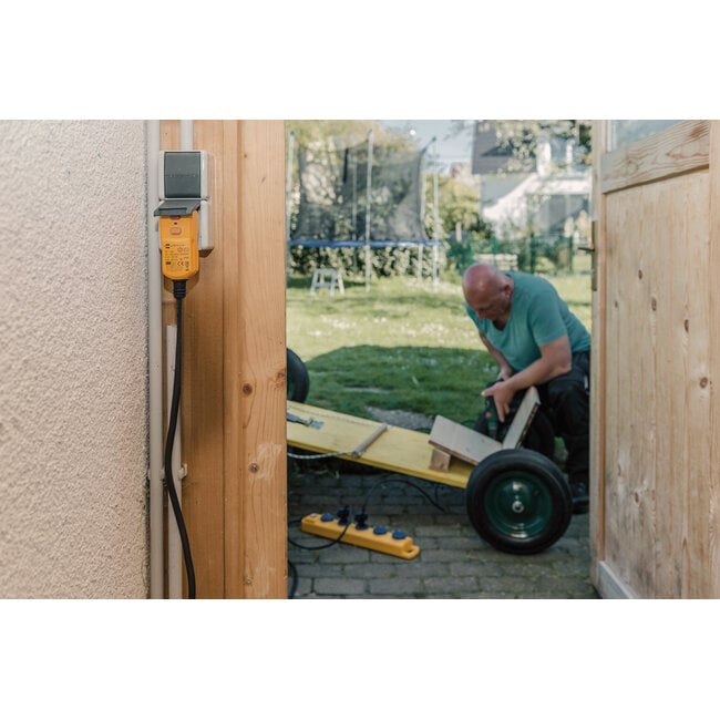 Brennenstuhl Super-Solid-Line Baustellen-Steckdosenleiste | IP54 | FI-Schutzschalter | 5 Steckdosen | Schalter | Gelb | 5 m