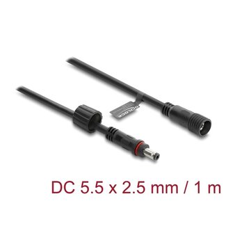 DeLOCK Delock DC Verlängerungskabel 5,5 x 2,5 mm Stecker auf Buchse mit Schraubkappe M12 x 1,75 mm wasserdicht 18 AWG 1 m schwarz
