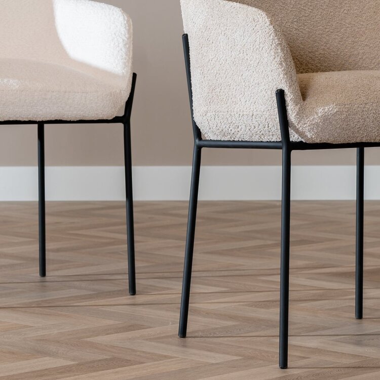 Scandinavische eetkamerstoel Mary bouclé beige