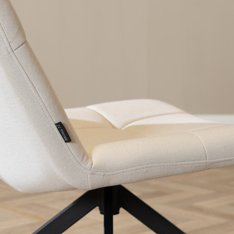 Scandinavische fauteuil Eevi gerecyclede stof off white