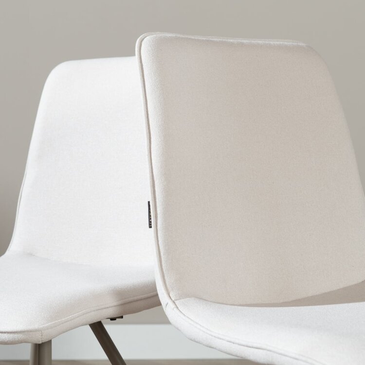 Scandinavische eetkamerstoel Pippi off white gerecyclede stof