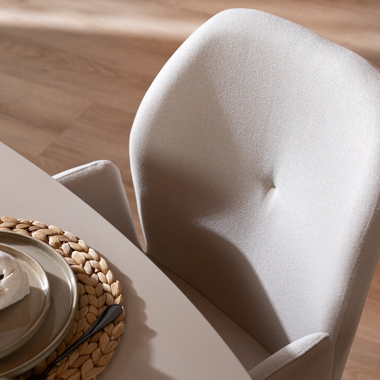 Scandinavische eetkamerstoel op wieltjes Runa gerecyclede stof off white