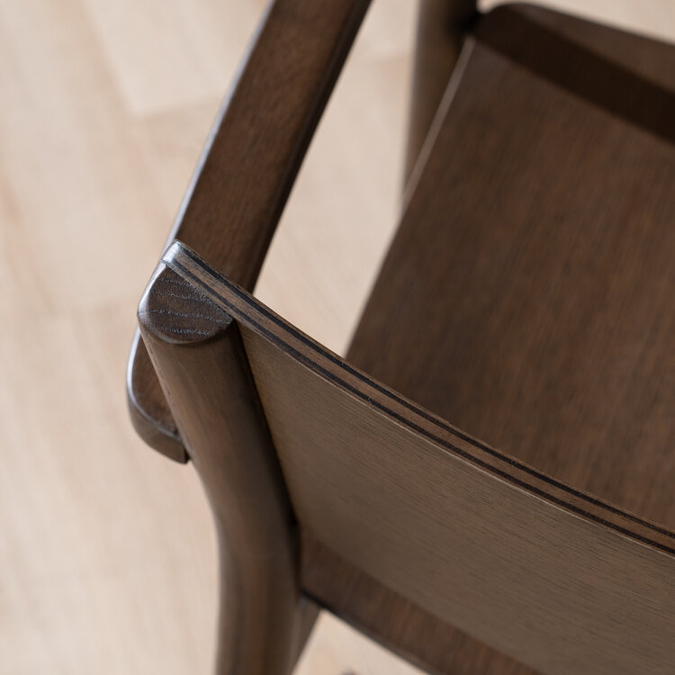 Scandinavische eetkamerstoel Iza walnoot