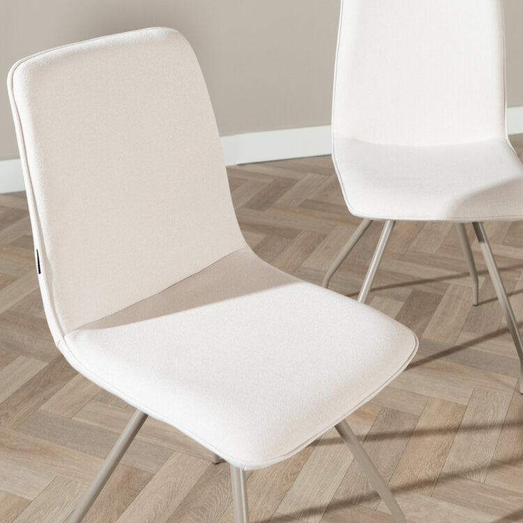 Scandinavische eetkamerstoel Pippi off white gerecyclede stof