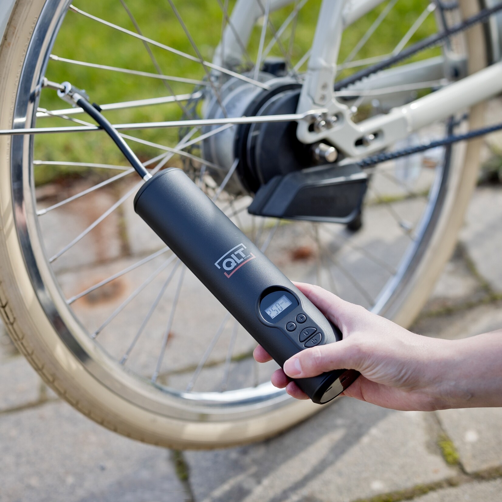 QLT No Less QLT Luchtcompressor – Elektrische Pomp met Opzetstukken – 10,3 bar