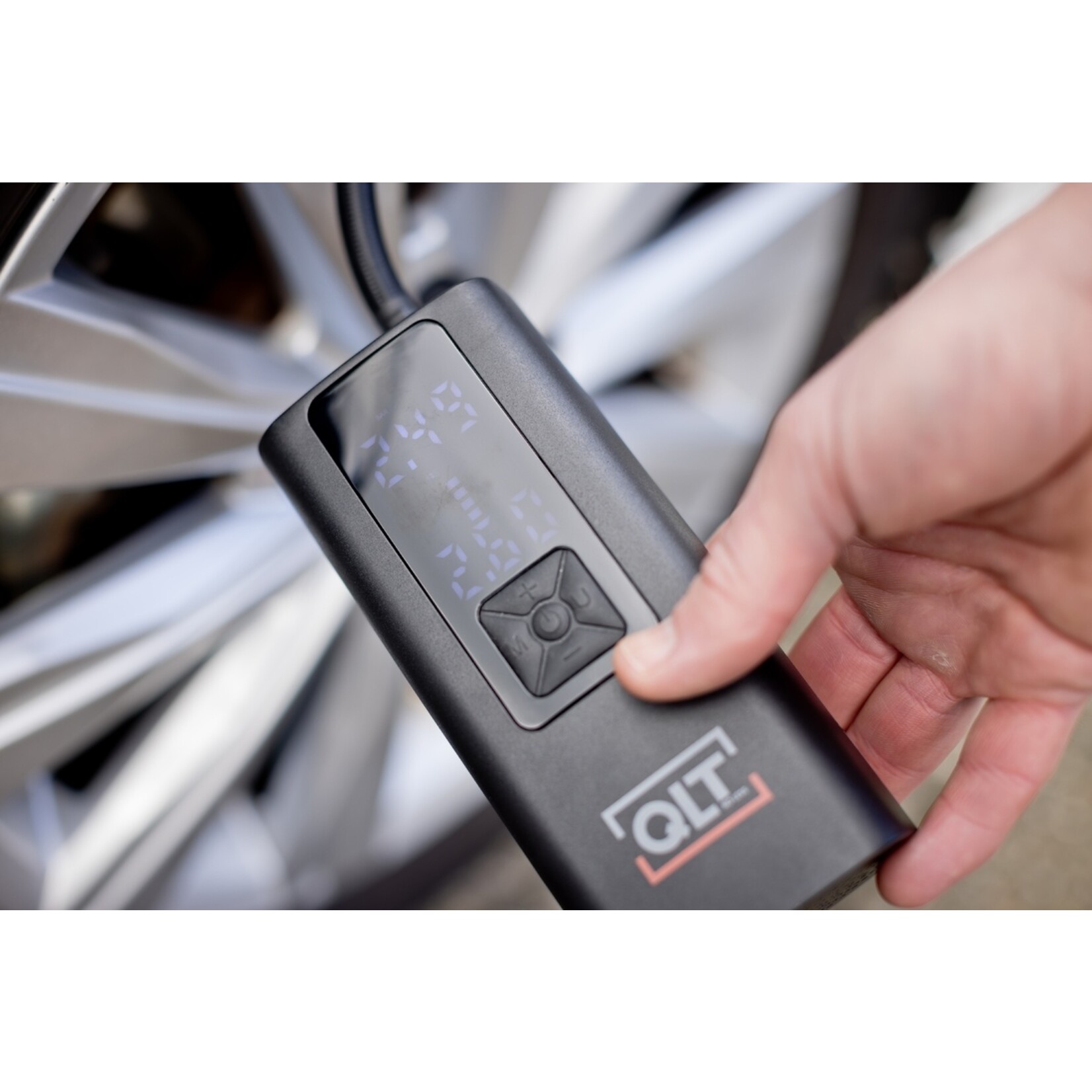 QLT No Less QLT Luchtcompressor Pro en Powerbank incl. Opzetstukken en Oplaadkabel