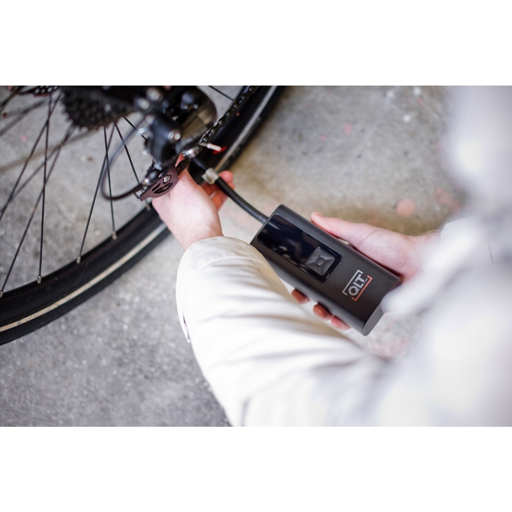 QLT No Less QLT Luchtcompressor Pro en Powerbank incl. Opzetstukken en Oplaadkabel