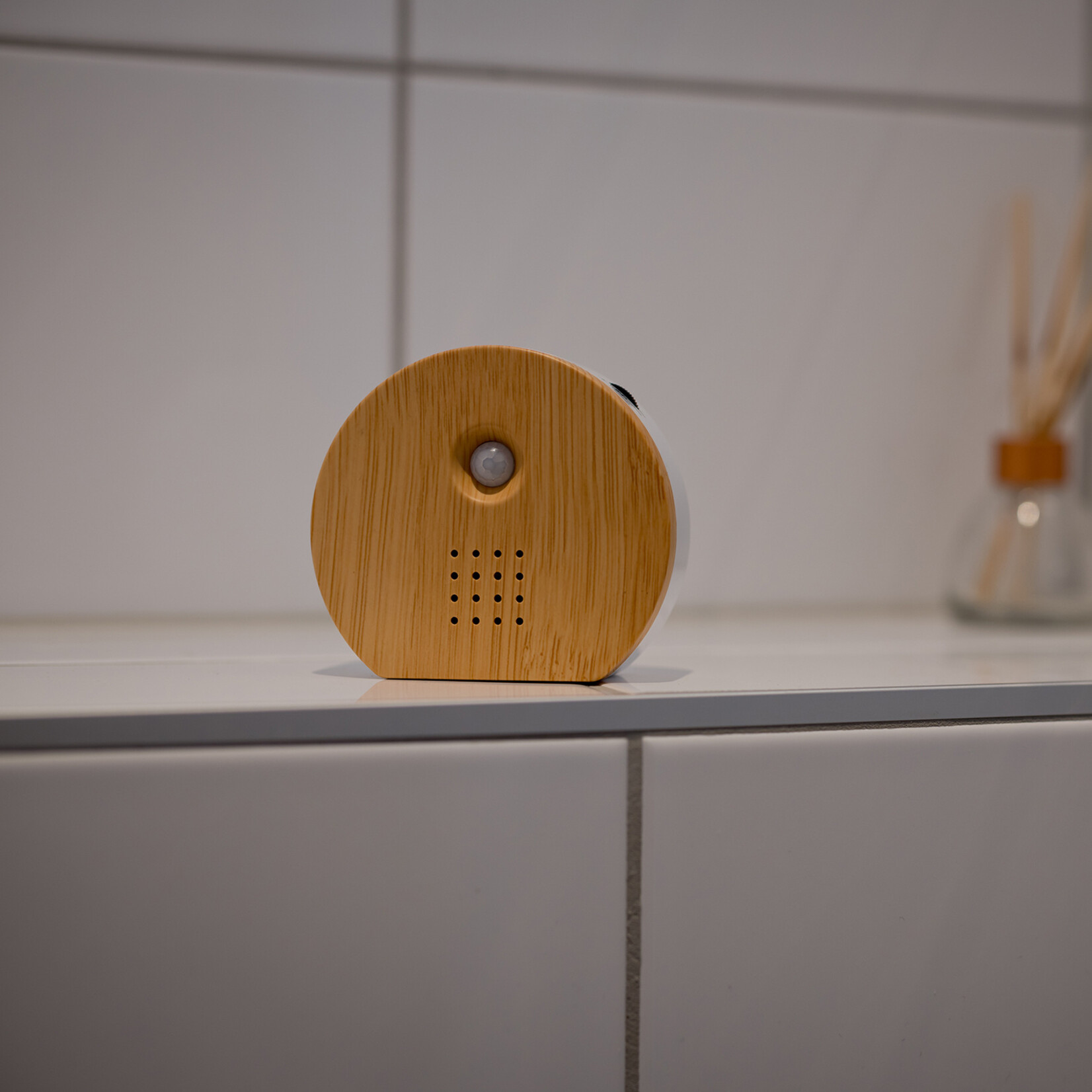 QLT No Less QLT Nature Box Huisje Rond met Vogelgeluiden en Sensor