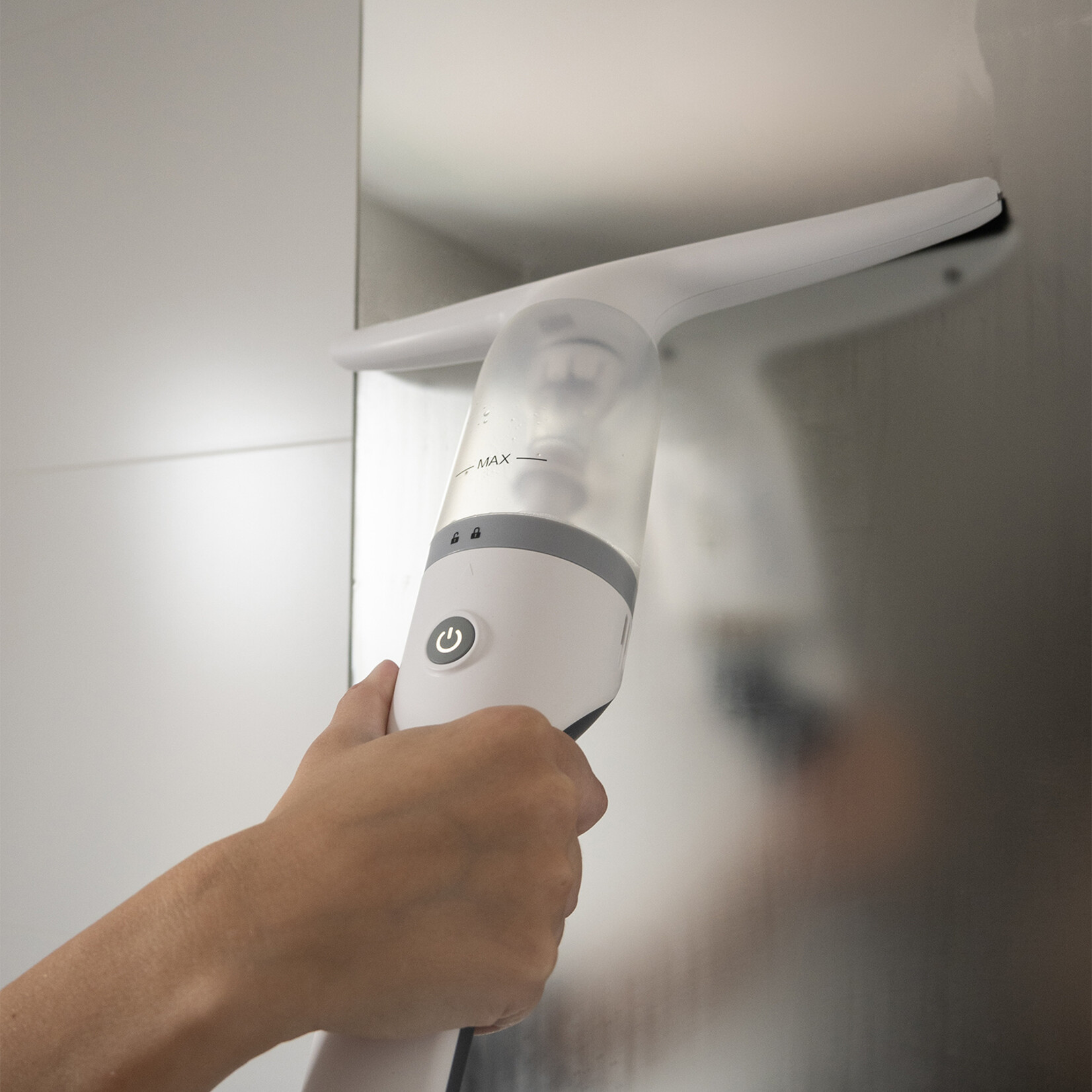 BREND BREND BR-2218 Elektrische Raamwisser en Sprayfles - Ramenwasser met Zuigsysteem