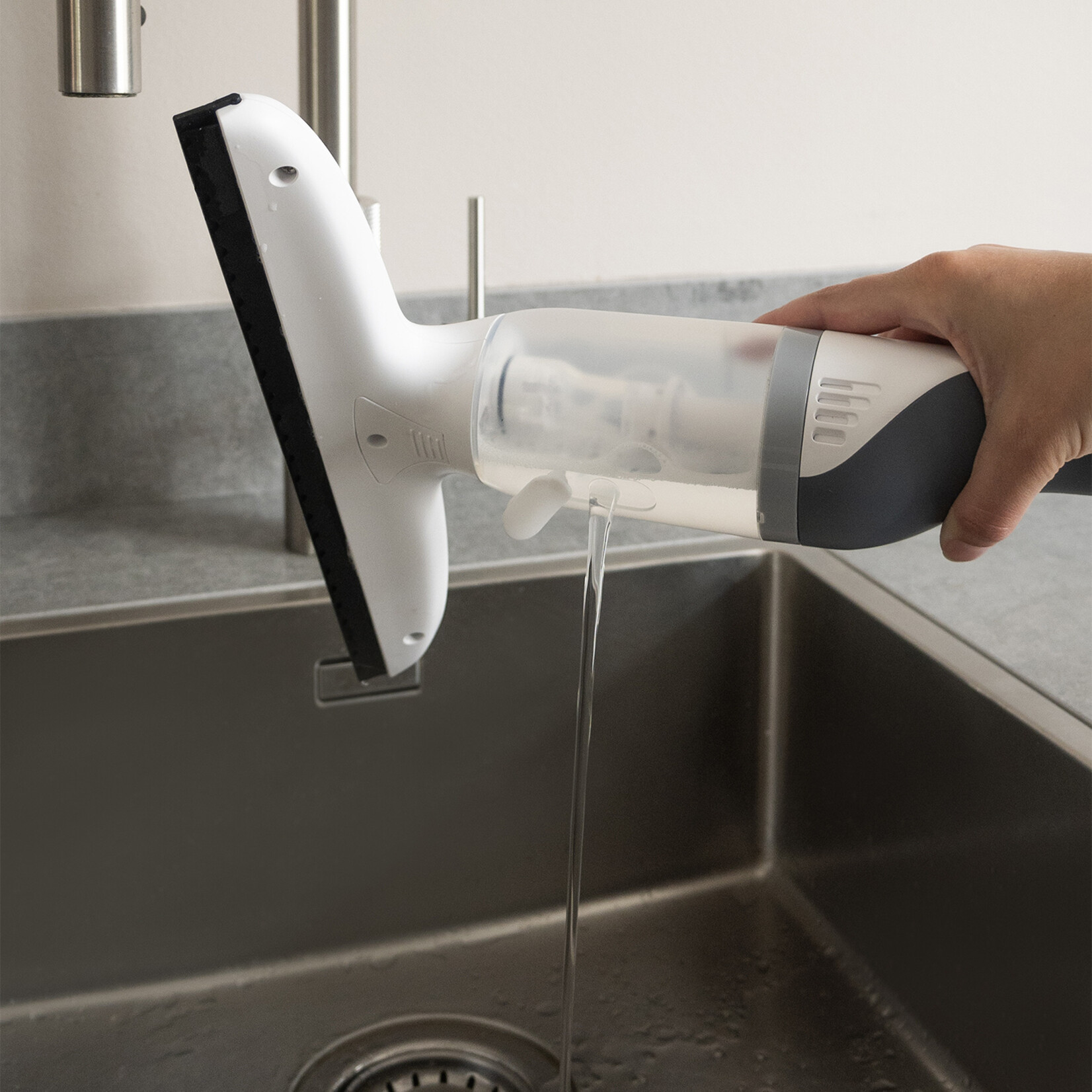 BREND BREND BR-2218 Elektrische Raamwisser en Sprayfles - Ramenwasser met Zuigsysteem