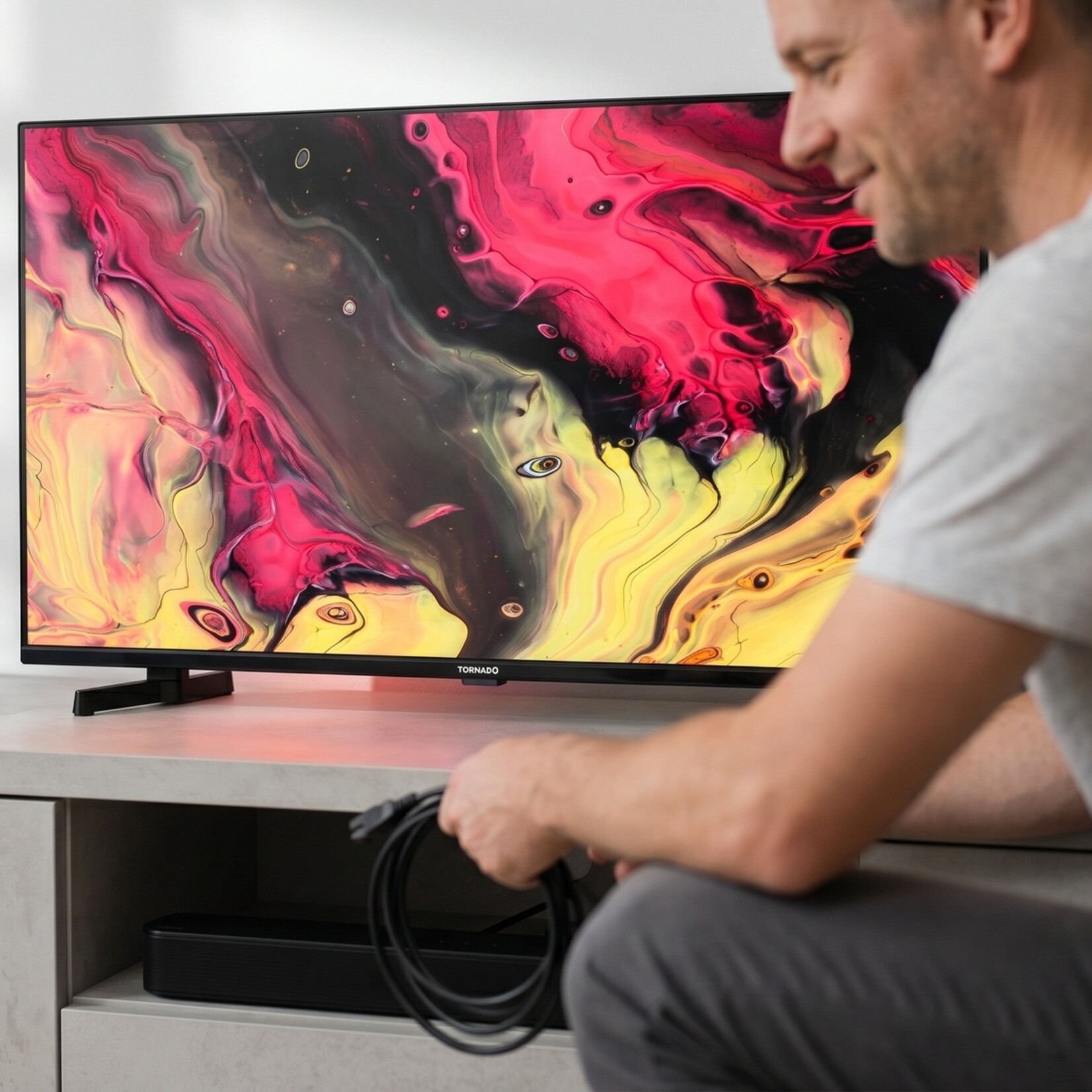 Tornado Tornado Smart TV 43" - Full HD Slimme Televisie - met Linux en Dolby Vision