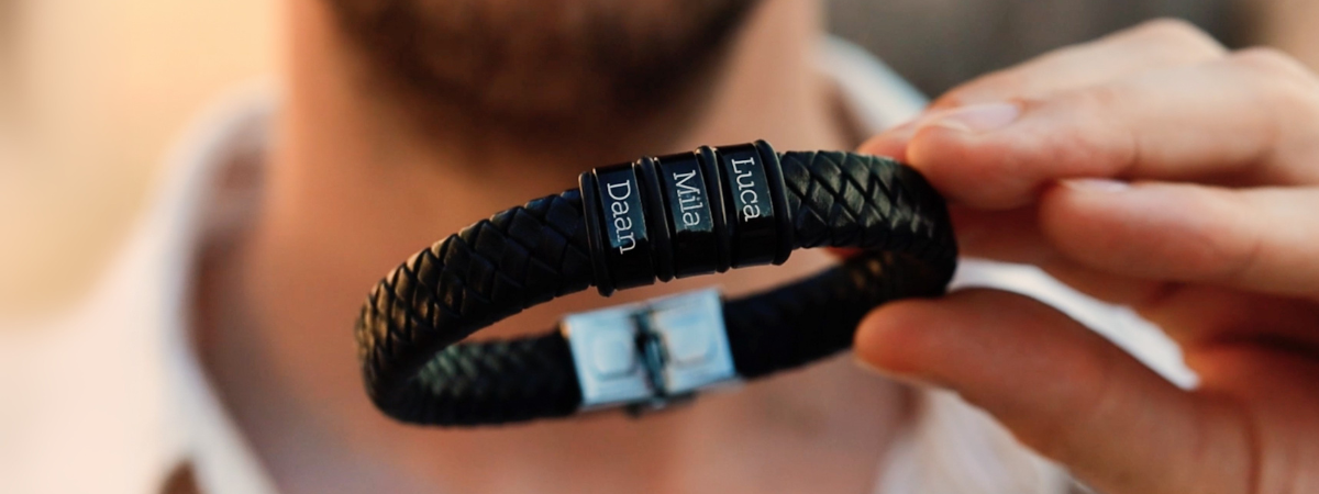 Kan je heren sieraden personaliseren? 