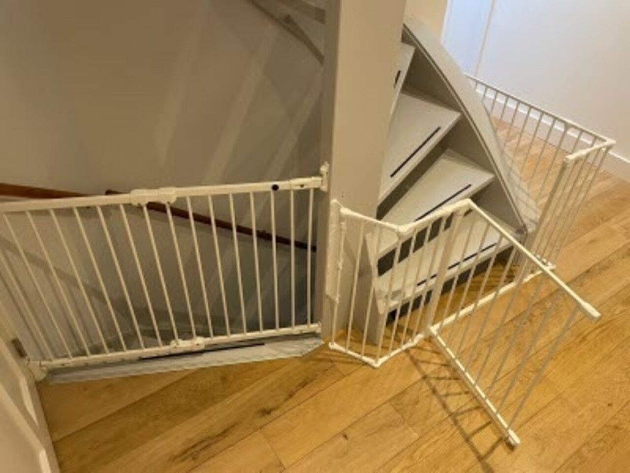 BabyDan BabyDan Flex Treppenschutzgitter 252 cm & BabyDan FlexiFit Treppenschutzgitter 62 - 105 cm